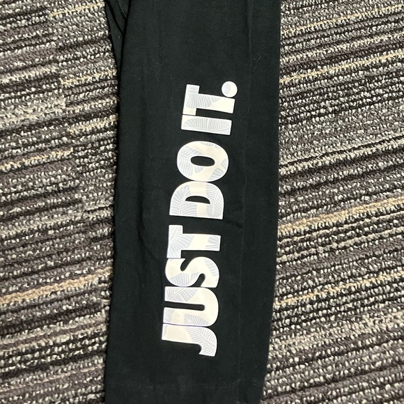 Nike - Picture 2 of 2